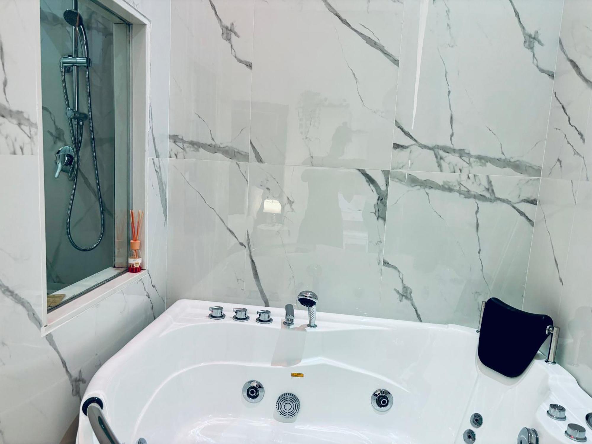 Matriosca Suites Рим Екстериор снимка
